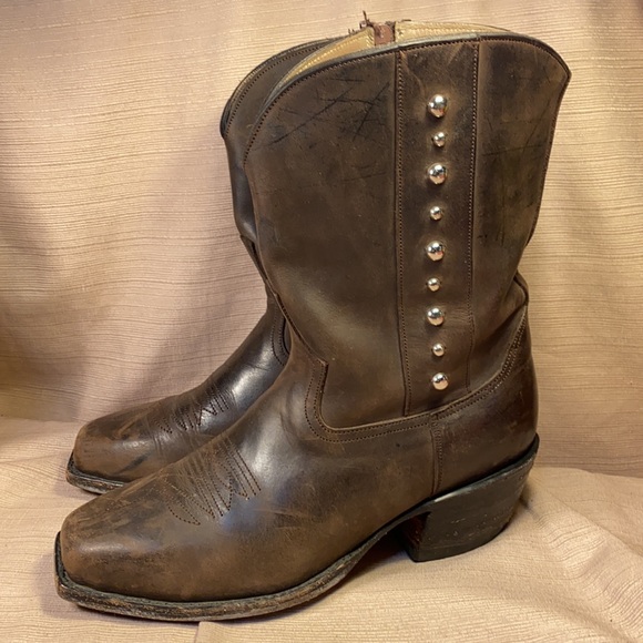 Handmade hardly worn leather studded cowboy boots - Picture 4 of 16